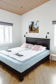 Guesthouse and Gallery - Image 2