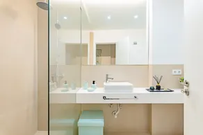 Oeiras Modern and Spacious Flat - Image 2