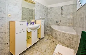 Amazing Home in Smricevica With Wifi and 6 Bedrooms - Image 3