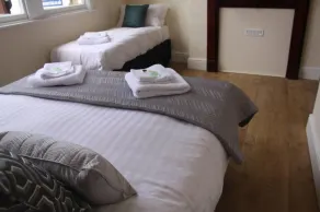 The Manchester St Petersgate - Sleeps up to 6 Close to Train Station Very Central - Image 2