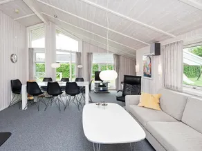 Beautiful Holiday Home Near Juelsminde With Sauna - Image 5