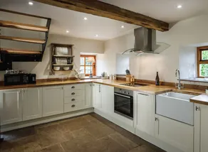 Beautiful Secluded 2-bed Barn With Woodfire Hottub - Image 3
