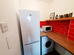 Station Apartment - Image 4