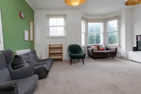 Spacious 5 Bedroom Home in Camden - Image 3