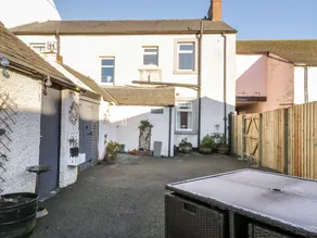 Home From Home - Image 5