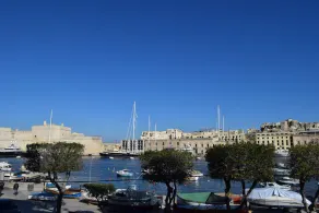 Senglea Seafront Apartment - Image 4