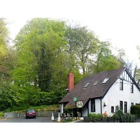 Moat Lodge - Image 4