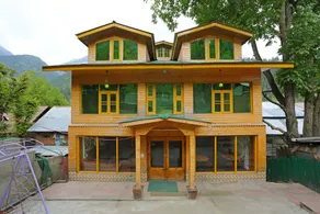 OYO 9084 Hotel Tourist Palace - Image 5