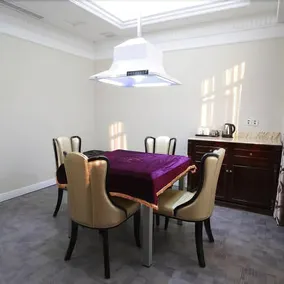 Modern Square Hotel - Image 4
