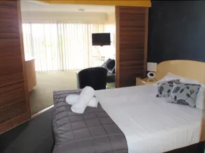 Rays Resort - Image 3