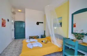 Agnanti Milos Rooms to Let - Image 5