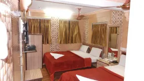 Hotel Shadab Palace - Image 5