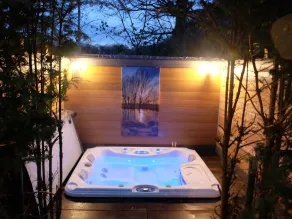 Picturesque Holiday Home in Oldenzaal With Jacuzzi - Image 4