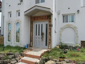 Black Rose House - Image 5