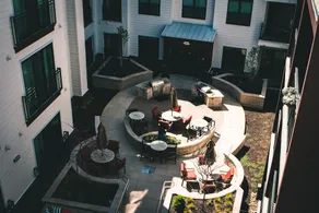 Deluxe Uptown Apartments - Image 5
