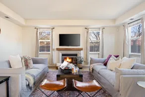 Fiano by Avantstay Centrally Located Haven w/ Stunning Courtyard & Pool Table - Image 4