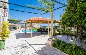Nice apartment in Dubrovnik with Outdoor swimming pool, WiFi and 5 Bedrooms - Image 5