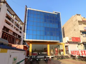 Hotel Star by OYO Rooms - Image 4