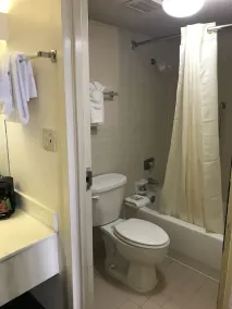 Vista Inn & Suites Tampa - Image 3