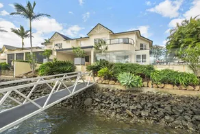 Beach House - Image 5