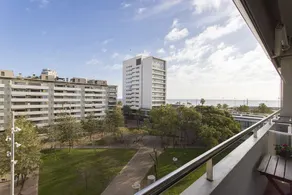 1317 - Modern Forum Apartment - Image 3