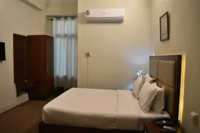 Pearl City Hotel - Image 5