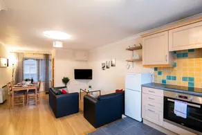 2 Bedroom Apartment, Castle Walk - Image 2