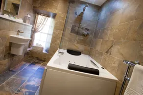 Glenmoriston Arms Hotel - Image 4