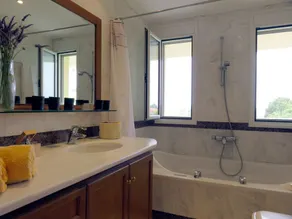 Olive Mansion Suites - Image 3