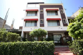 Hotel Umed Grand by OYO Rooms - Image 3