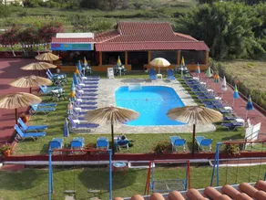Studio in Corfou, With Pool Access, Balcony and Wifi - Image 2
