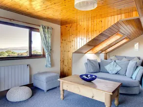 Modern Holiday Home in Moelfre Near Beach - Image 4