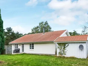 Cozy Holiday Home in Nexo With Terrace - Image 5