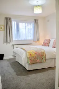 2 Bedroom Modern Home Sleeps 4 - Image 3