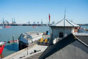 Admirals Harbour View 2-bed Apartment in Harwich - Image 3