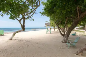 Seacastles Exora Beach Suite - Image 4