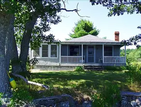 Gray Cottage - Three Bedroom Home - Image 3