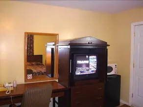 Eastcourt Motel - Image 5