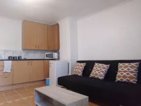 Booked Easy Guest House CT Airport - Image 4