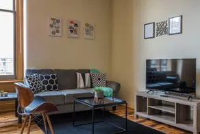 High-Rise Downtown Apts by Frontdesk - Image 3
