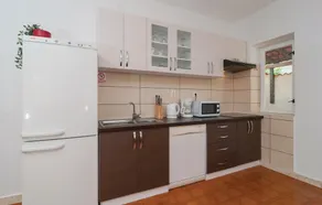 Awesome Home in Pucisca with Hot Tub, WiFi & 5 Bedrooms - Image 3