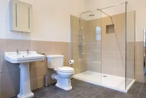 Luxurious Apartment in a Grade II 'listed Estate' - Image 5