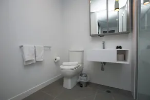 Stunning Apartment In Parkville - Image 5