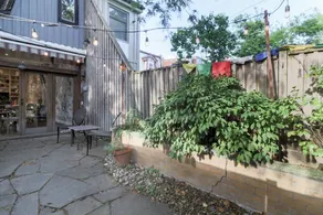 Chic Toronto Townhouse With Private Patio - Image 4