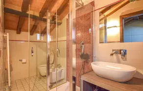 Stunning Home in Massarosa With 3 Bedrooms, Wifi and Outdoor Swimming Pool - Image 2