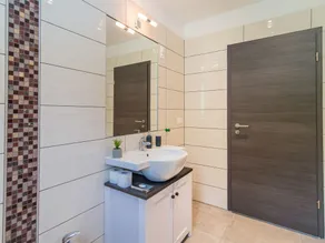 House with private pool for 10 people surrounded by vineyard in a quiet location - Image 4