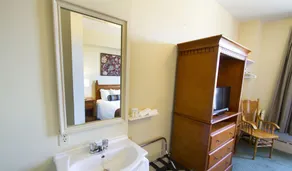 Budget Inn Patricia Hotel - Image 5