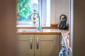 Incredible Victorian 4 Bedroom Apartment - Image 2