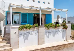 La Maison Bleue 100mt From Sea - Image 3