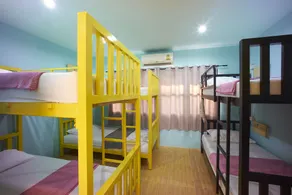 305 Hostel - Image 3